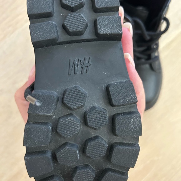 H&M Toddler Girls Size 6 Combat Boots - Picture 3 of 8